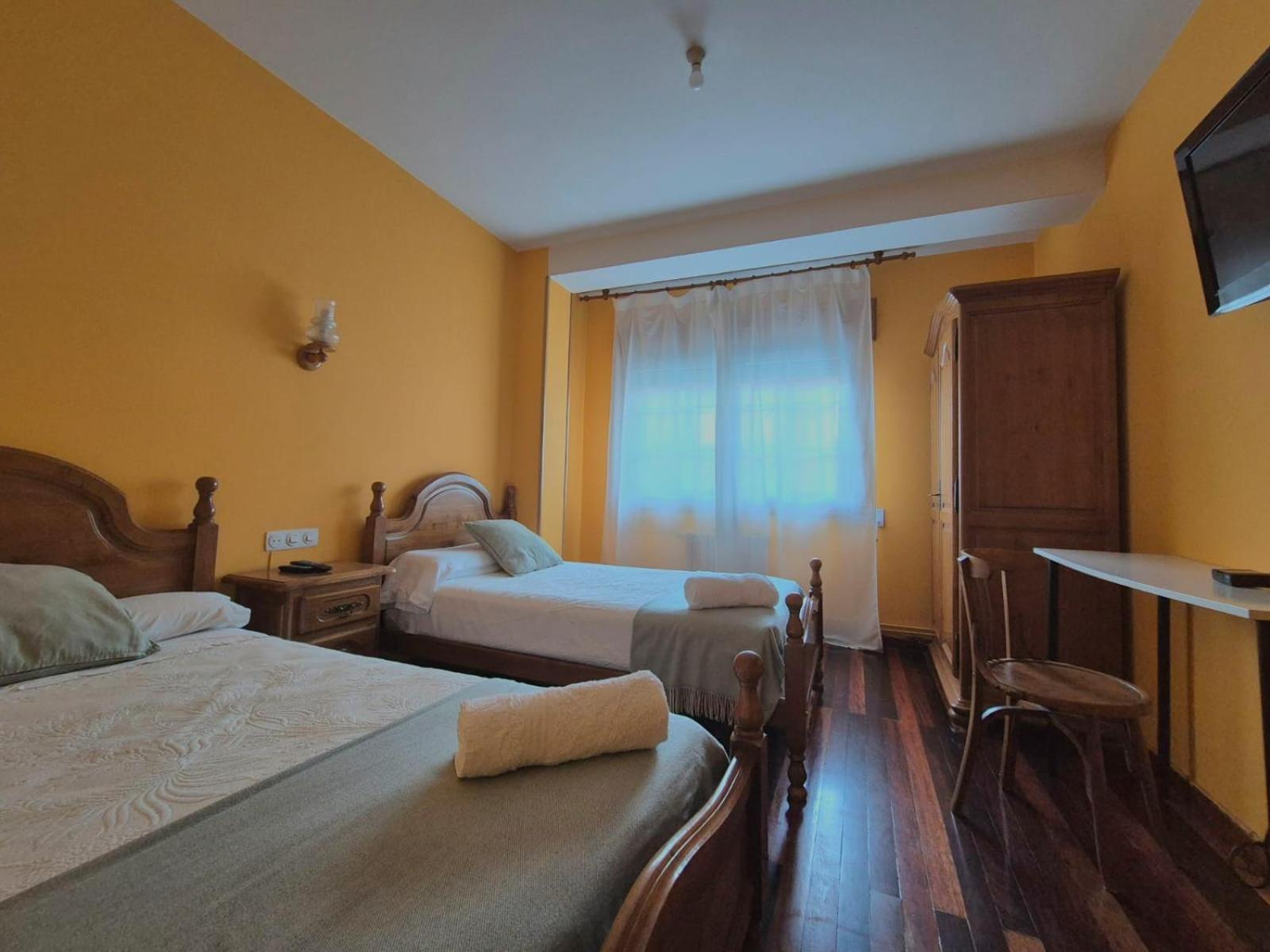 Hostal Galicia มงฟอร์เต เด เลมอส ภายนอก รูปภาพ